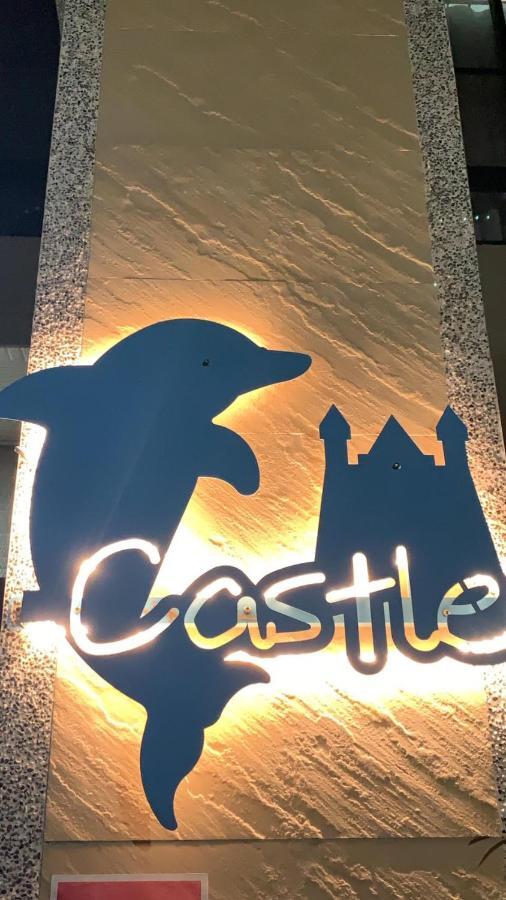Dolphin Castle Bed & Breakfast Дунган Екстериор снимка